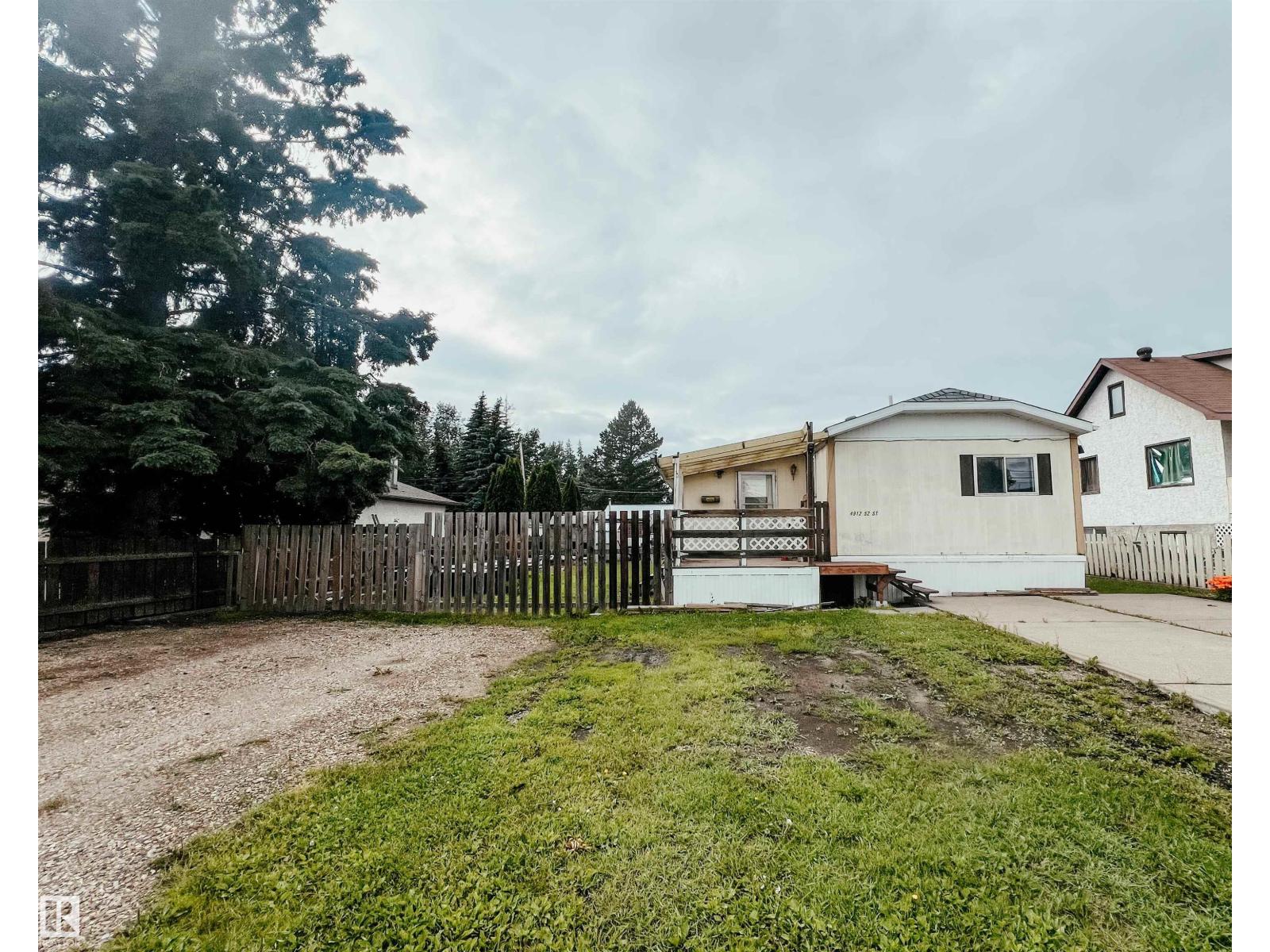 4912 52 St Property Photo 1