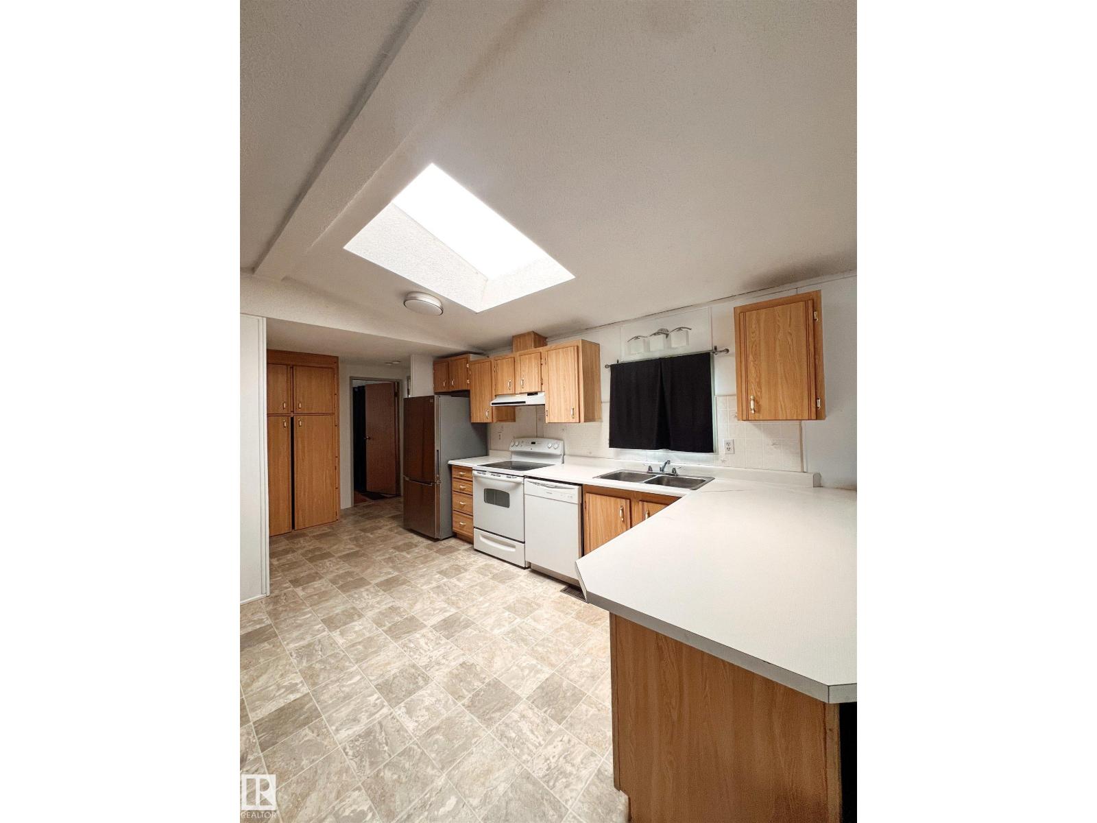 4912 52 St Property Photo 3