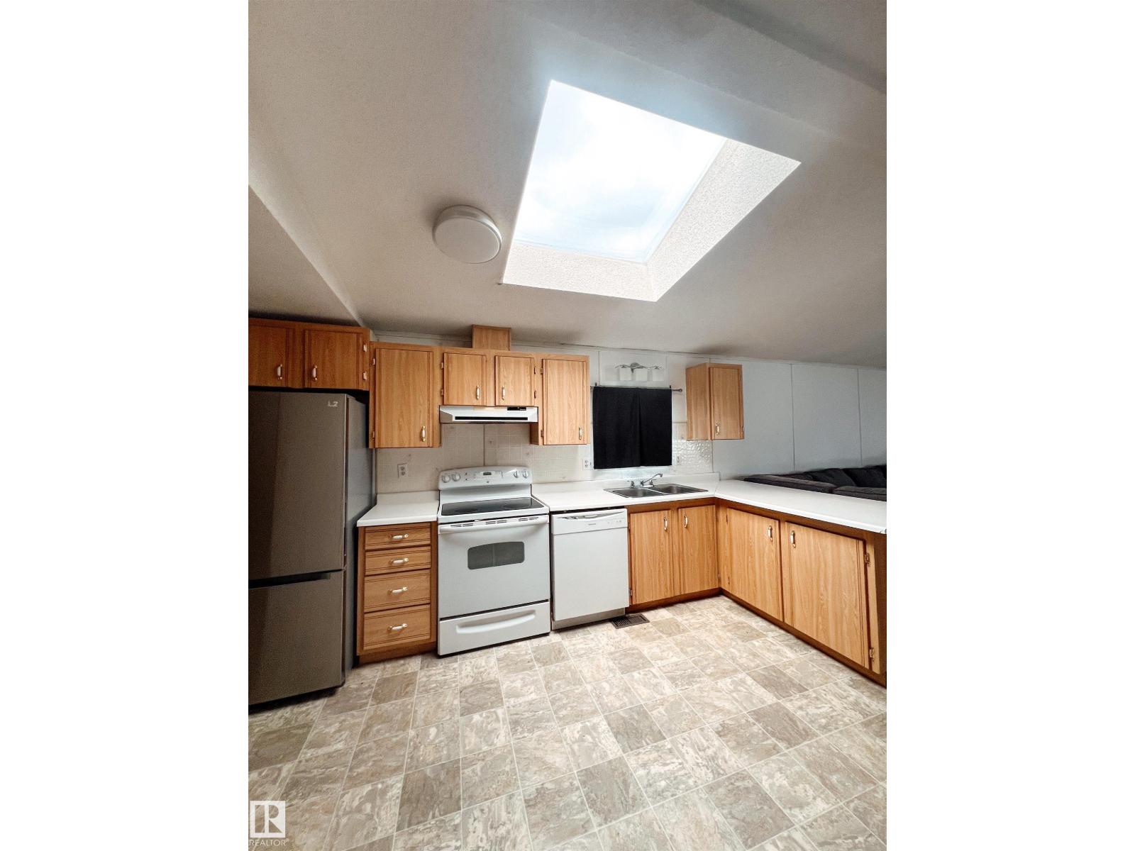 4912 52 St Property Photo 5