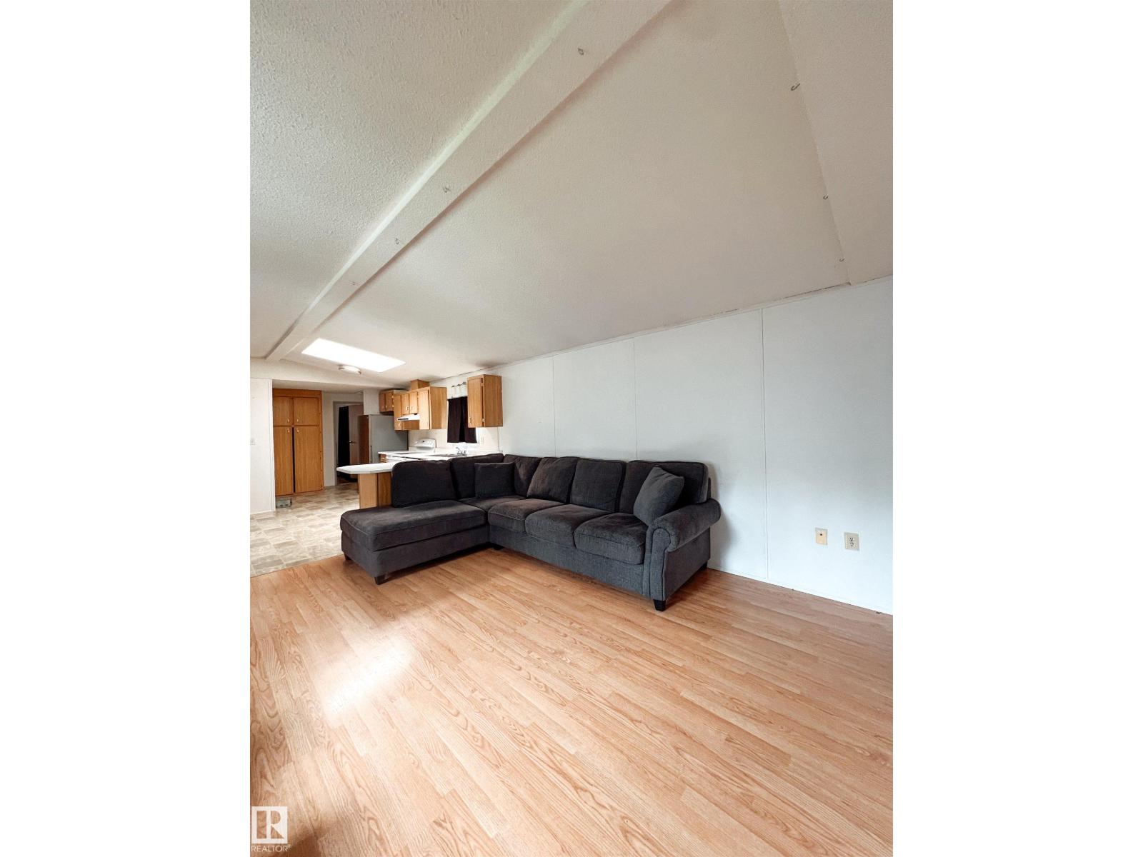4912 52 St Property Photo 6