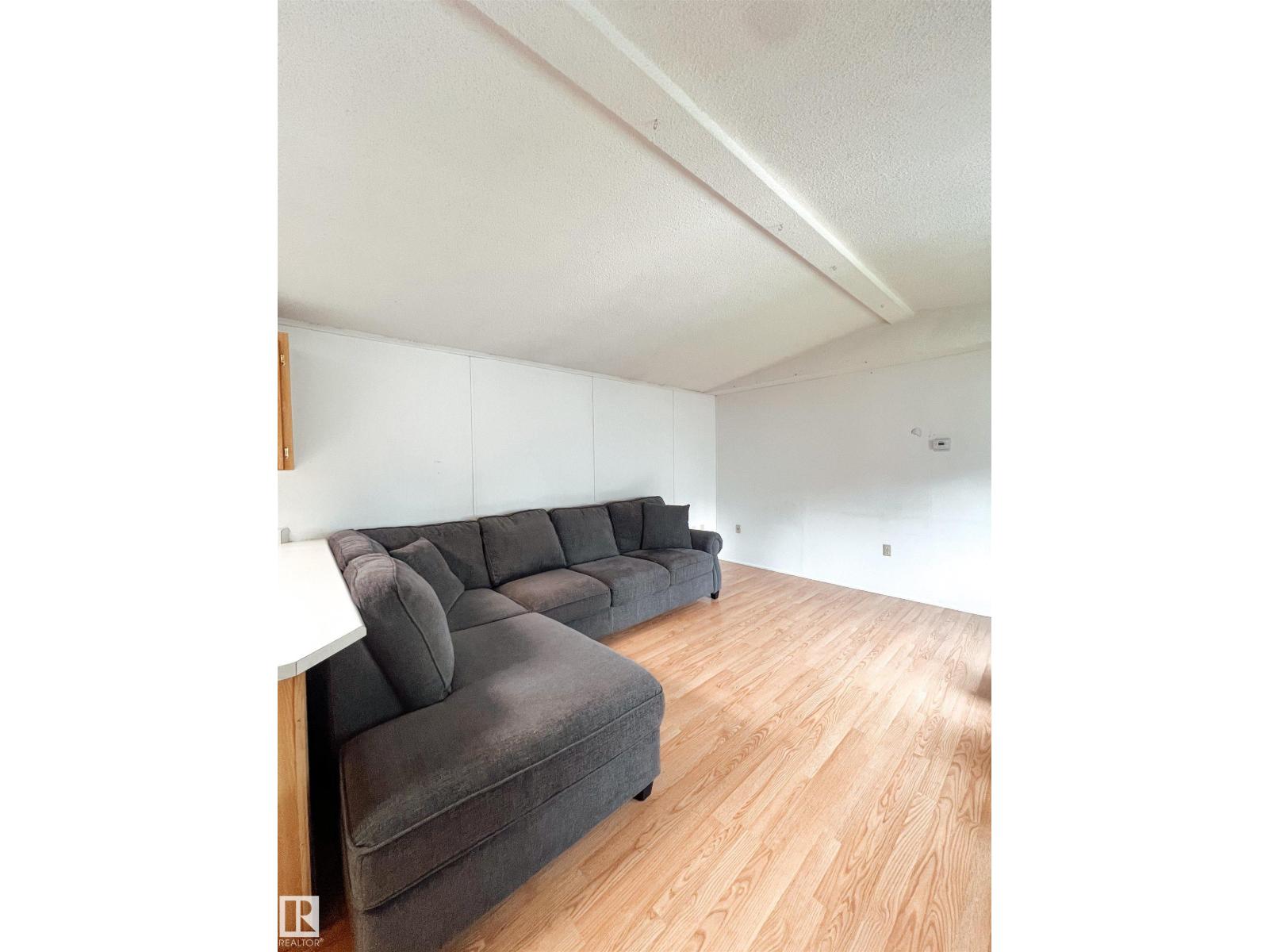 4912 52 St Property Photo 7