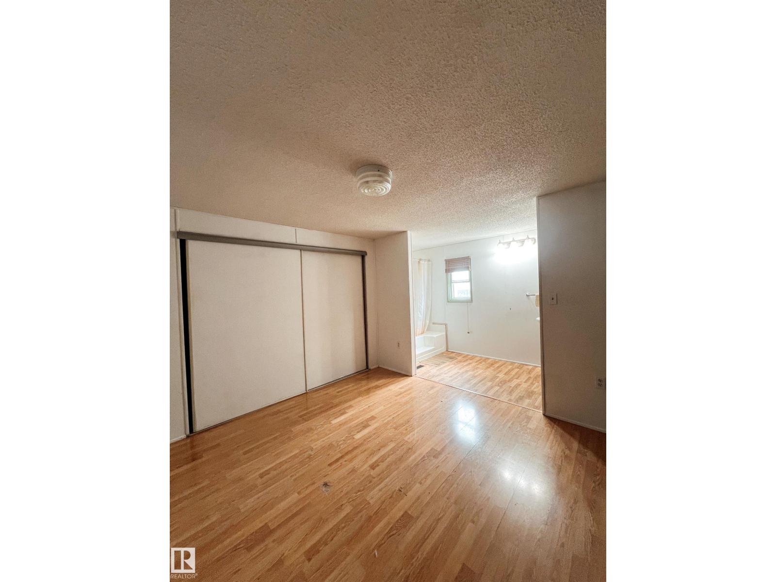 4912 52 St Property Photo 9