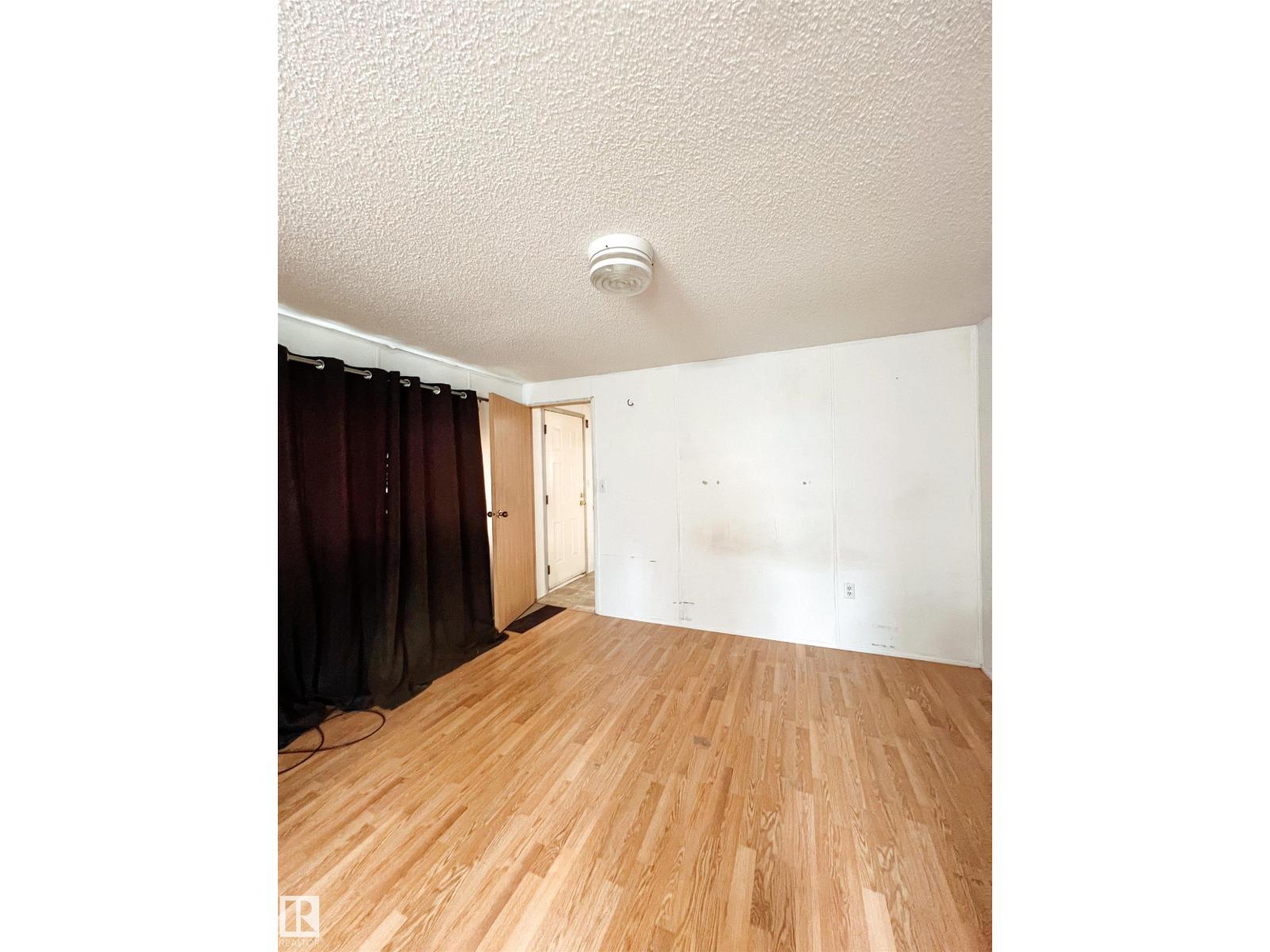 4912 52 St Property Photo 10