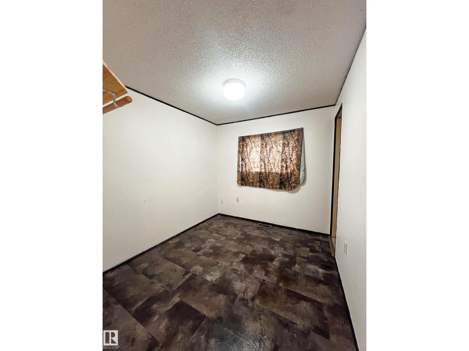 4912 52 St Property Photo 14