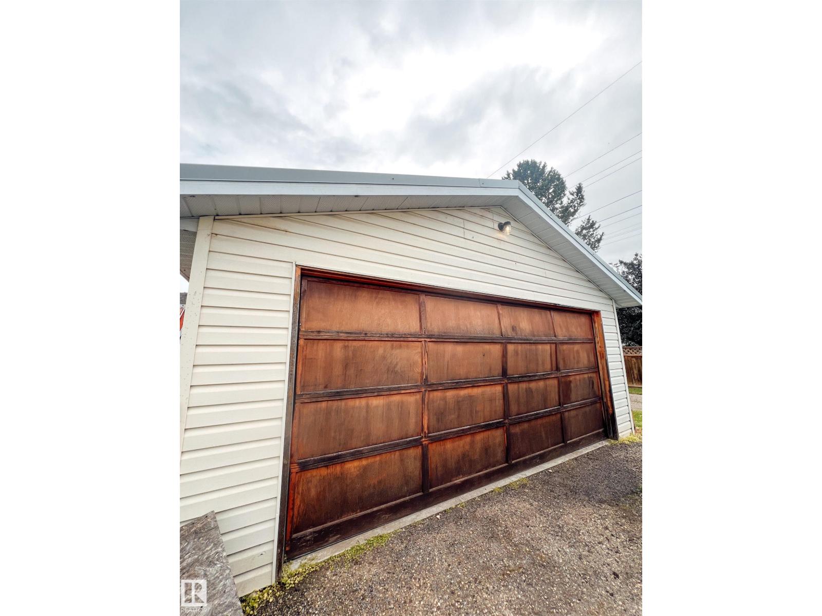 4912 52 St Property Photo 16