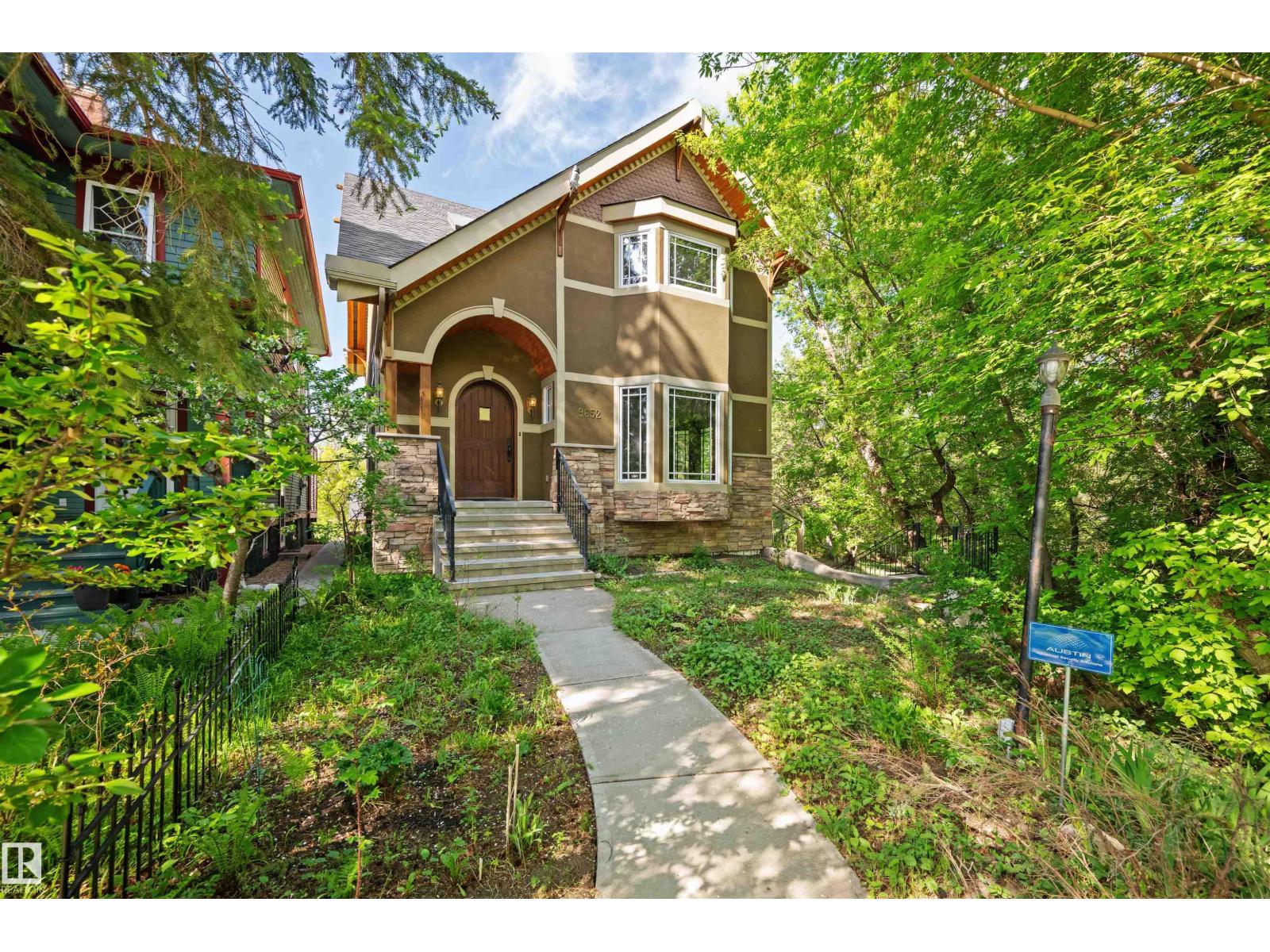 9652 86 Av Nw Property Photo 2