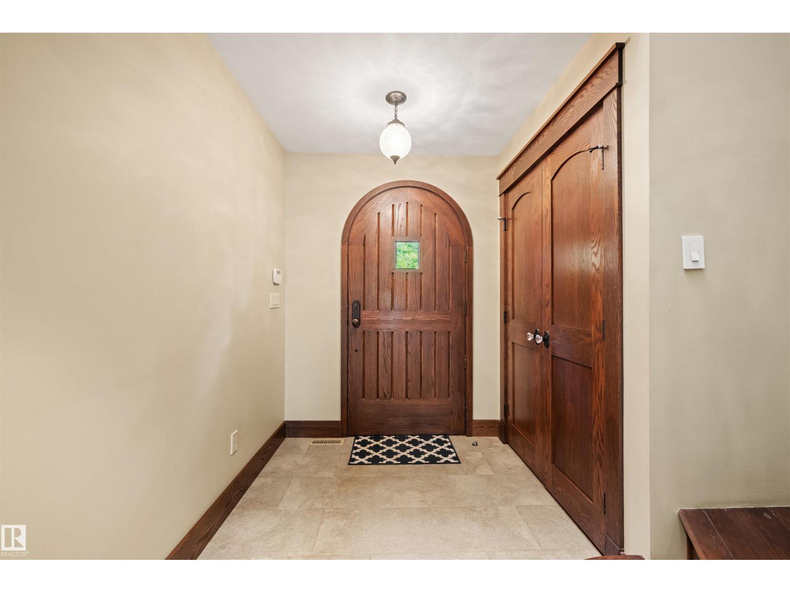 9652 86 Av Nw Property Photo 6
