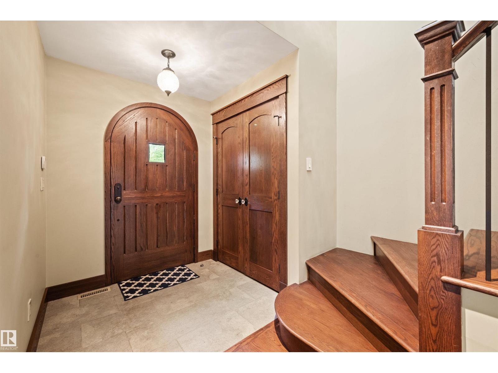 9652 86 Av Nw Property Photo 7