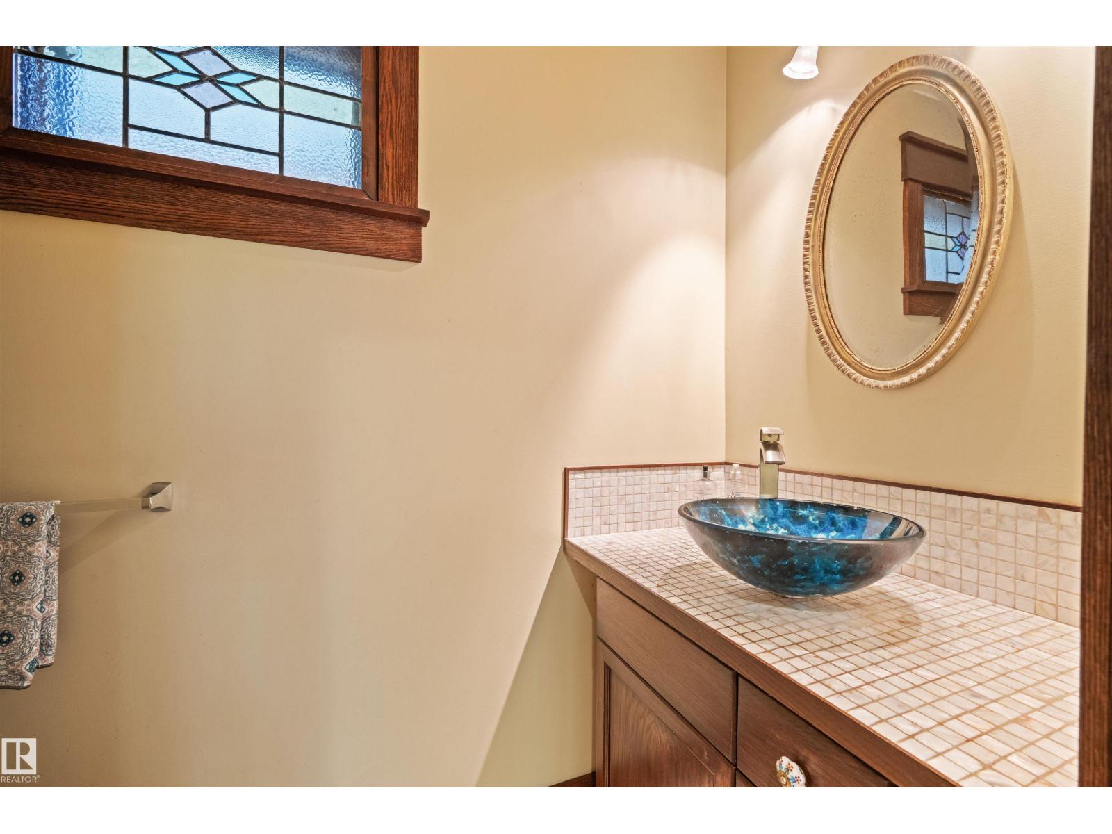 9652 86 Av Nw Property Photo 11