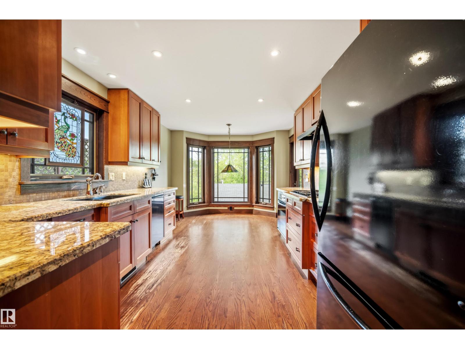 9652 86 Av Nw Property Photo 12