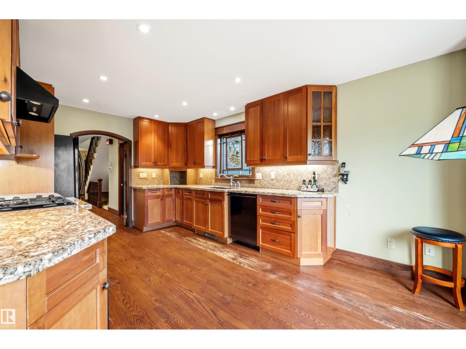 9652 86 Av Nw Property Photo 13