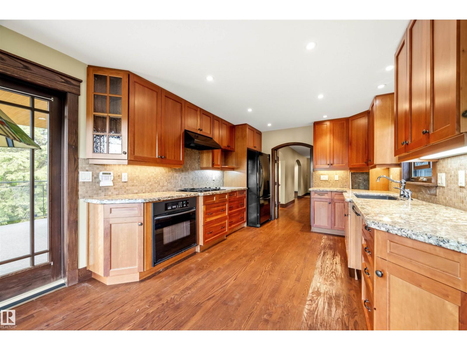 9652 86 Av Nw Property Photo 14