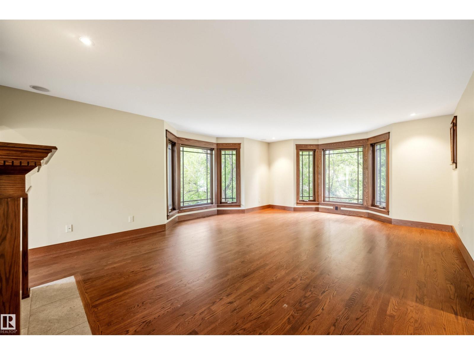 9652 86 Av Nw Property Photo 19
