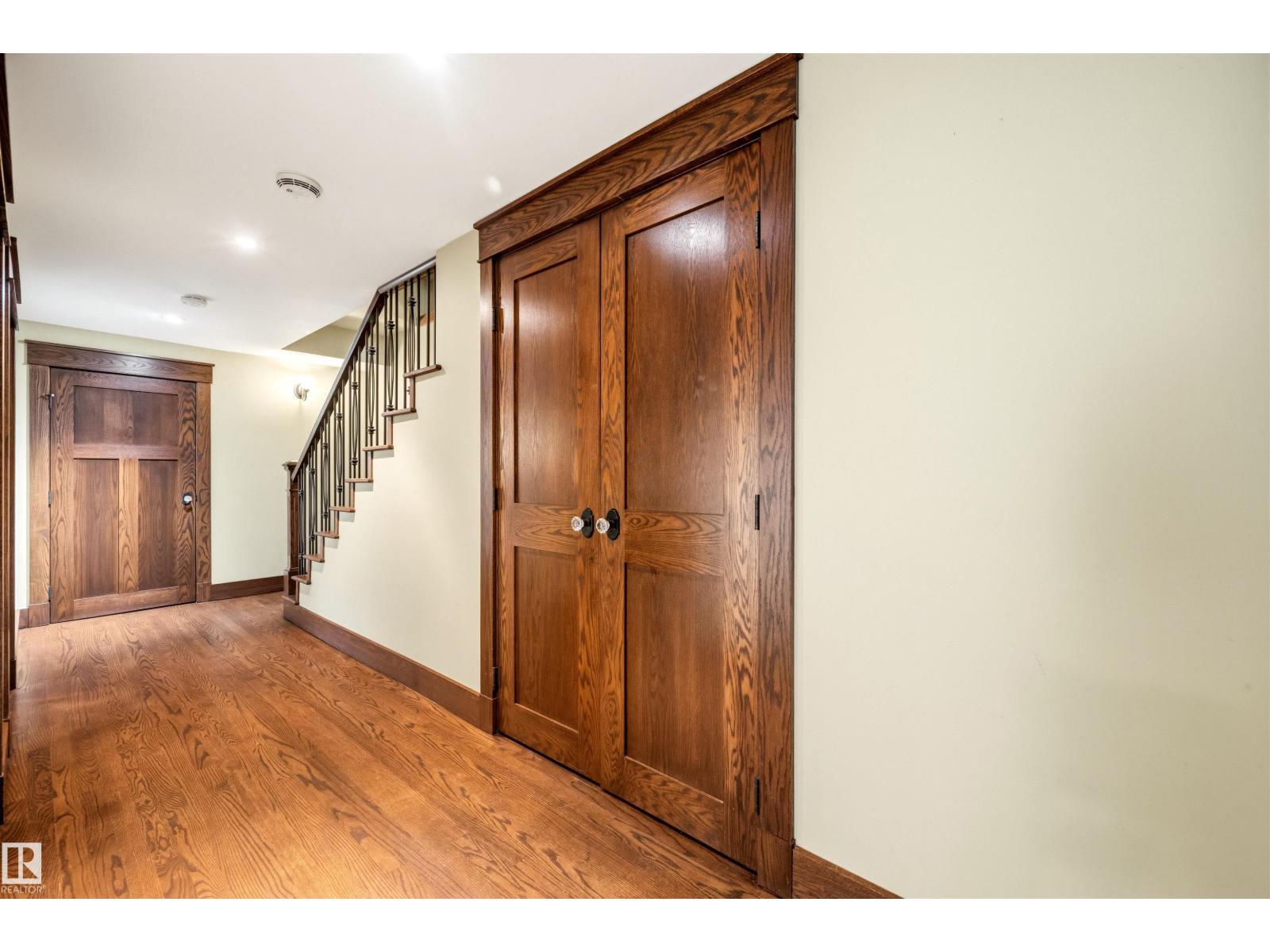 9652 86 Av Nw Property Photo 33