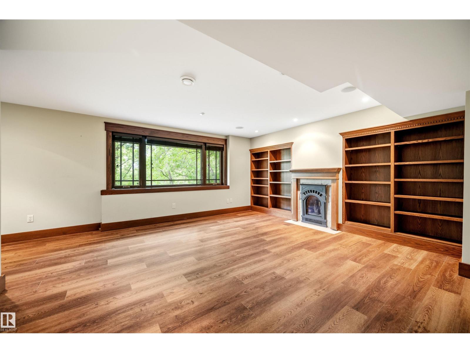 9652 86 Av Nw Property Photo 34