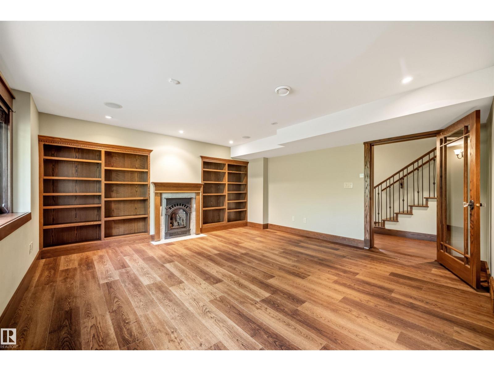 9652 86 Av Nw Property Photo 36