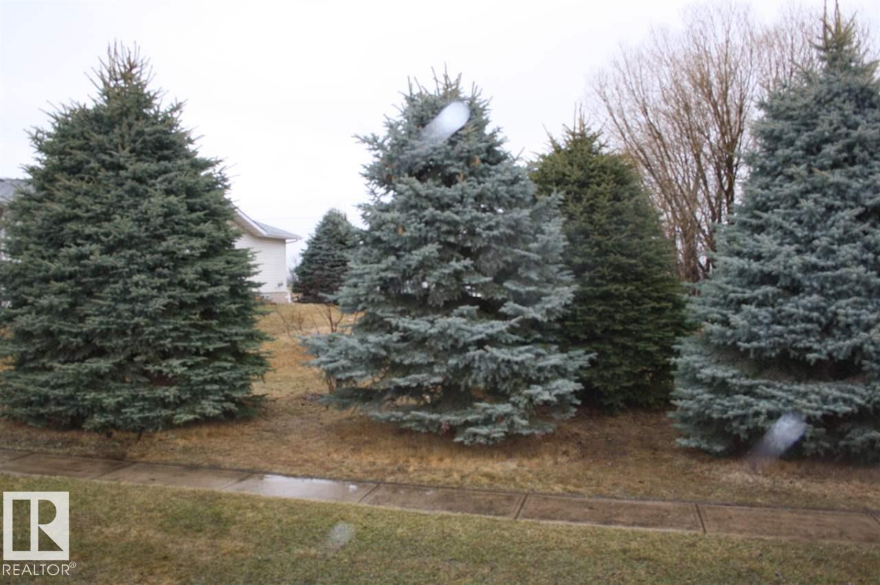 5112 51 Av Property Photo 1