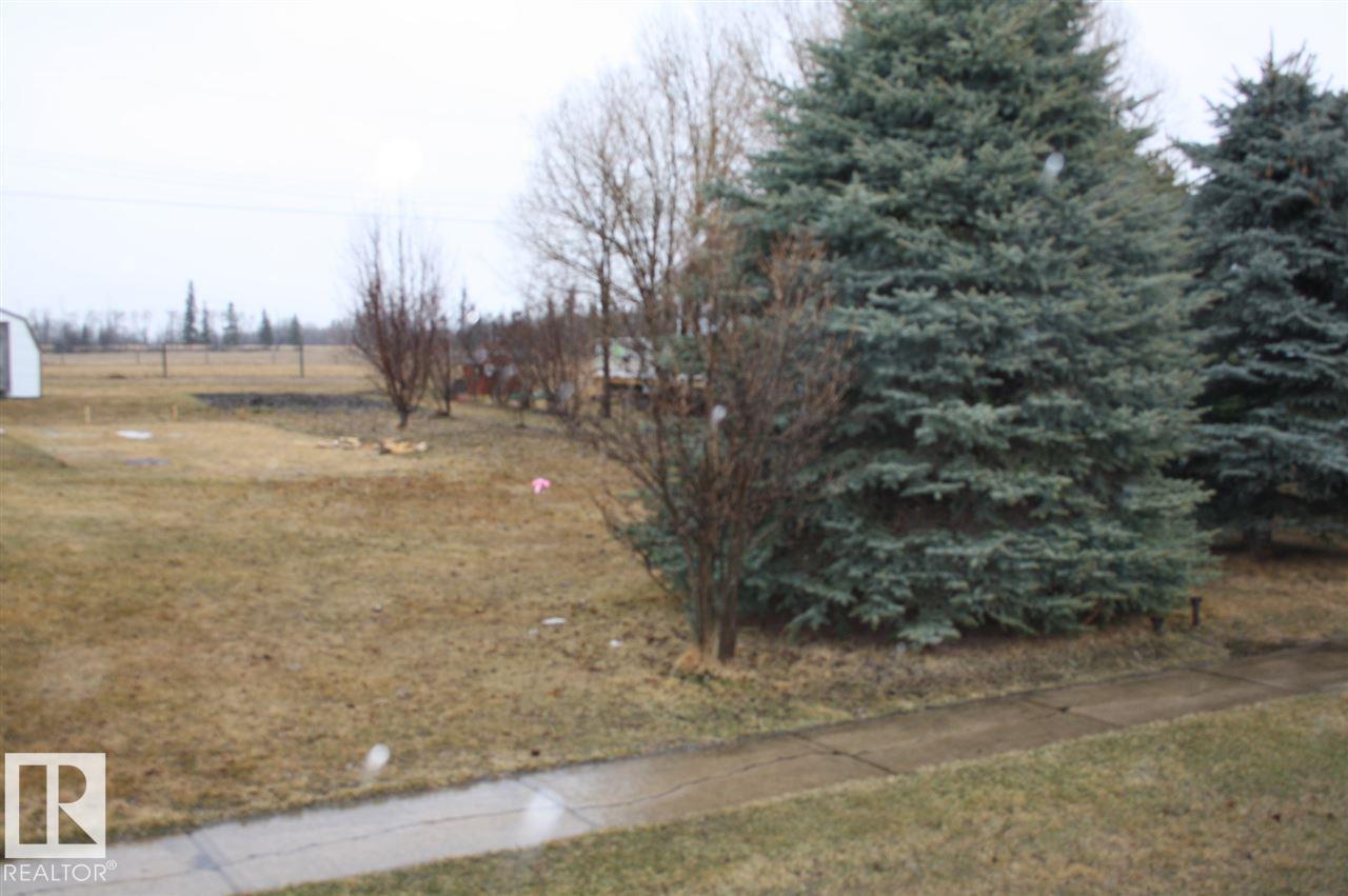 5112 51 Av Property Photo 3