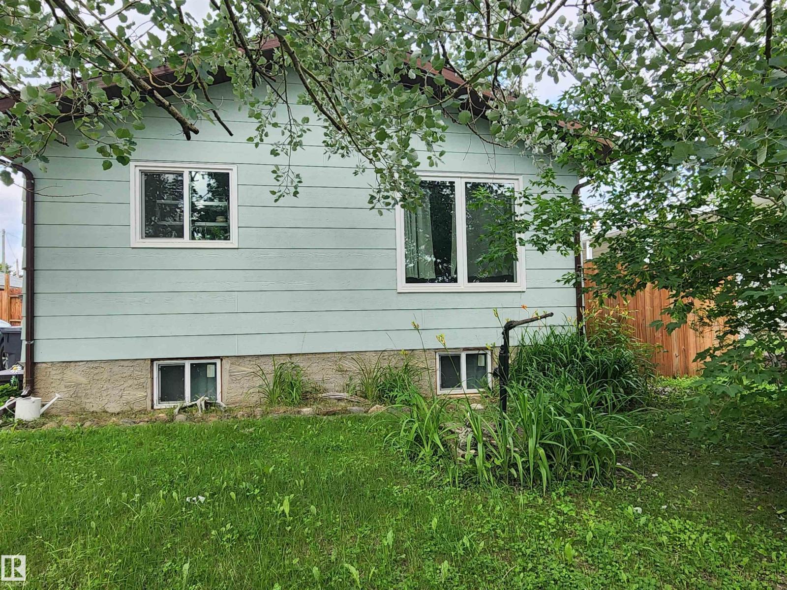 4806 52 Av Property Photo 2
