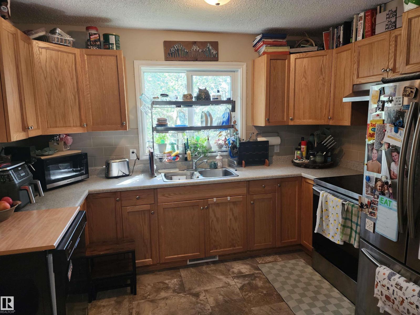 4806 52 Av Property Photo 4