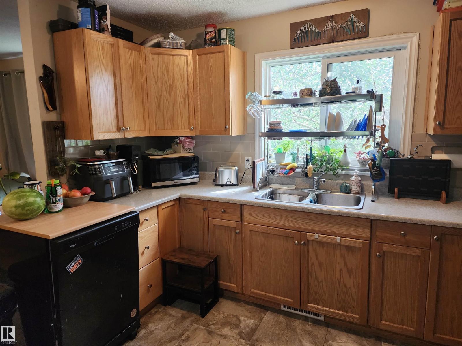 4806 52 Av Property Photo 5
