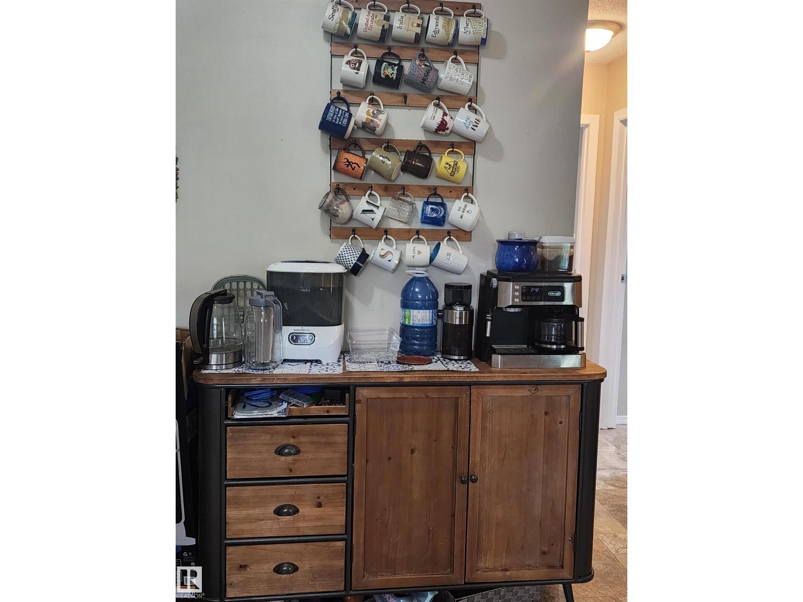 4806 52 Av Property Photo 7