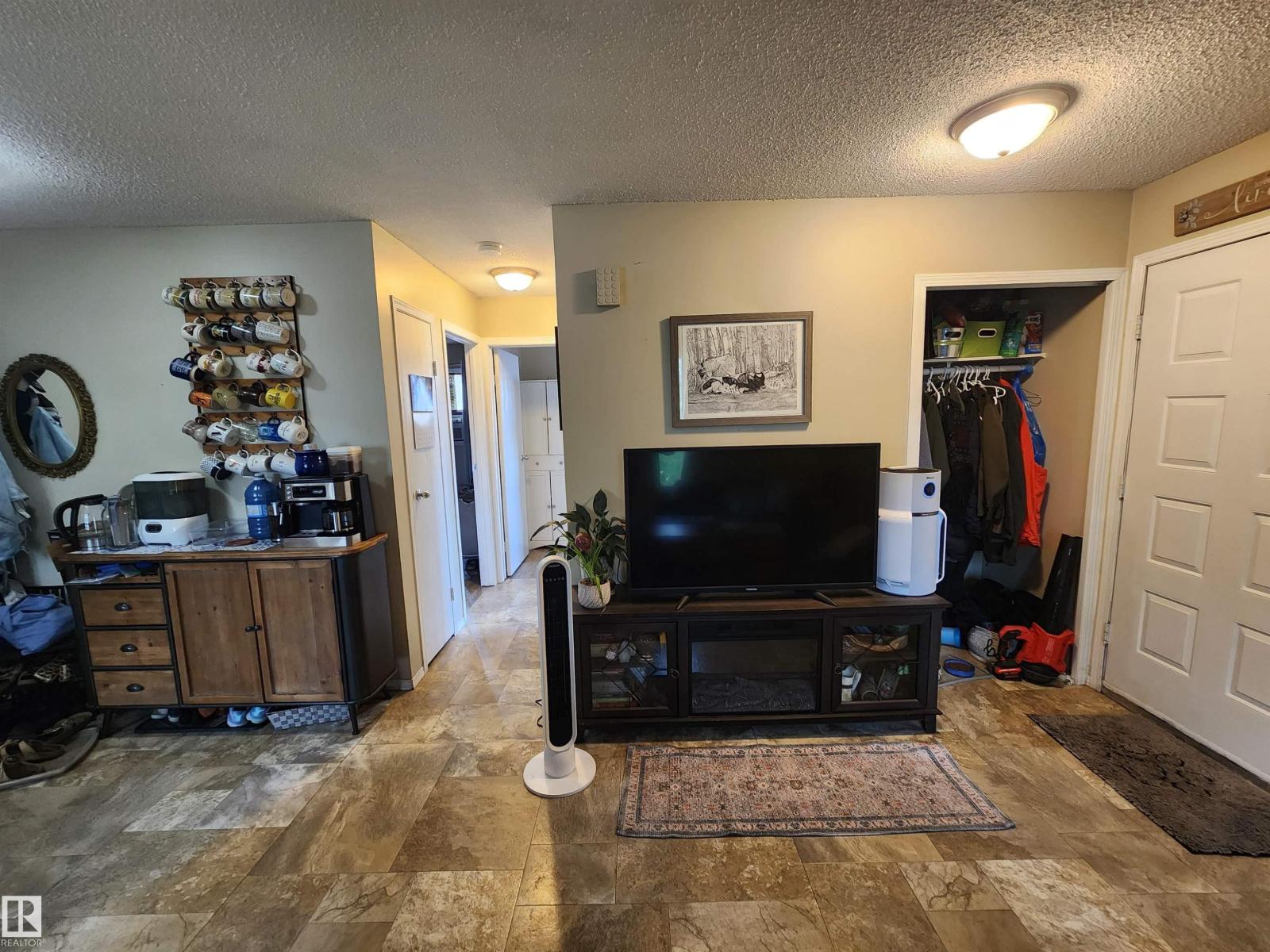 4806 52 Av Property Photo 8
