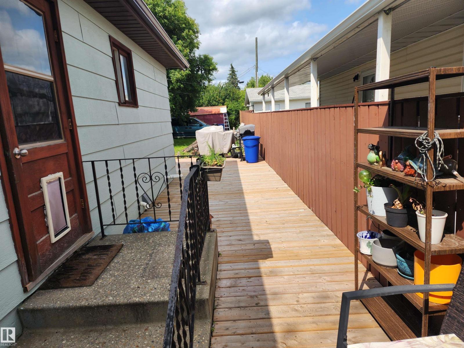 4806 52 Av Property Photo 23