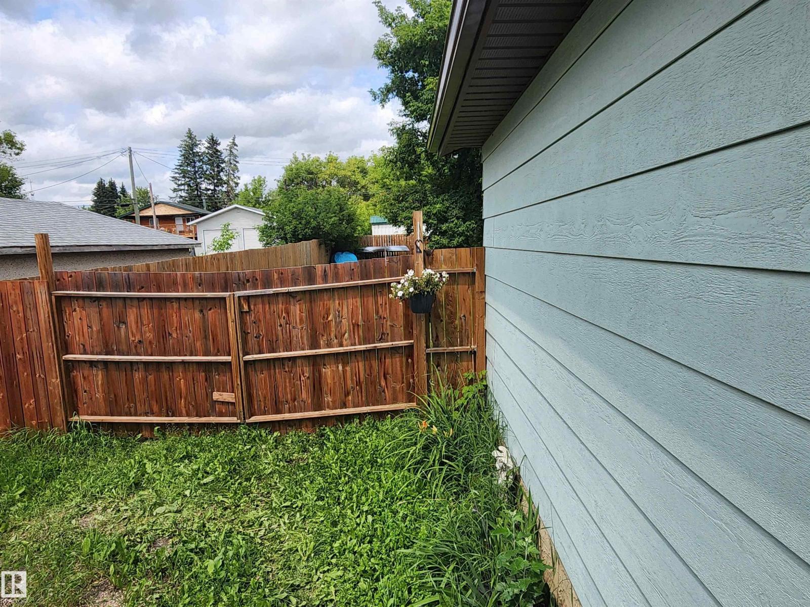 4806 52 Av Property Photo 31