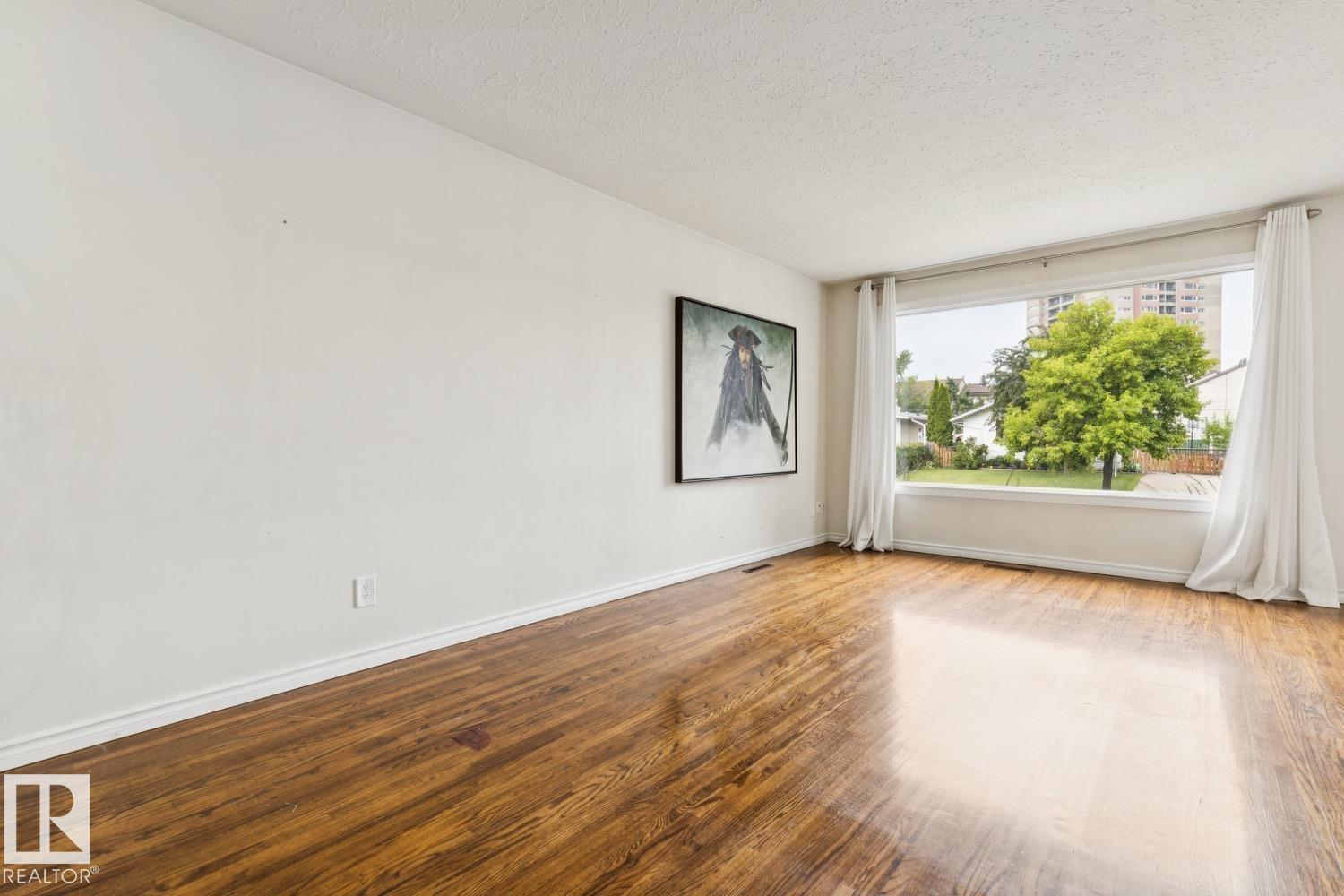 8709 164a St Nw Property Photo 6
