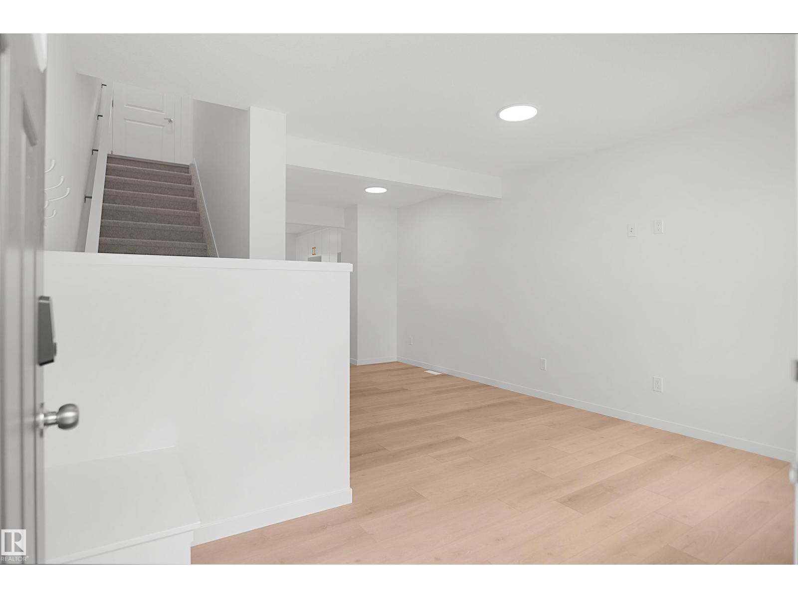 #74 3705 141 St Sw Property Photo 3