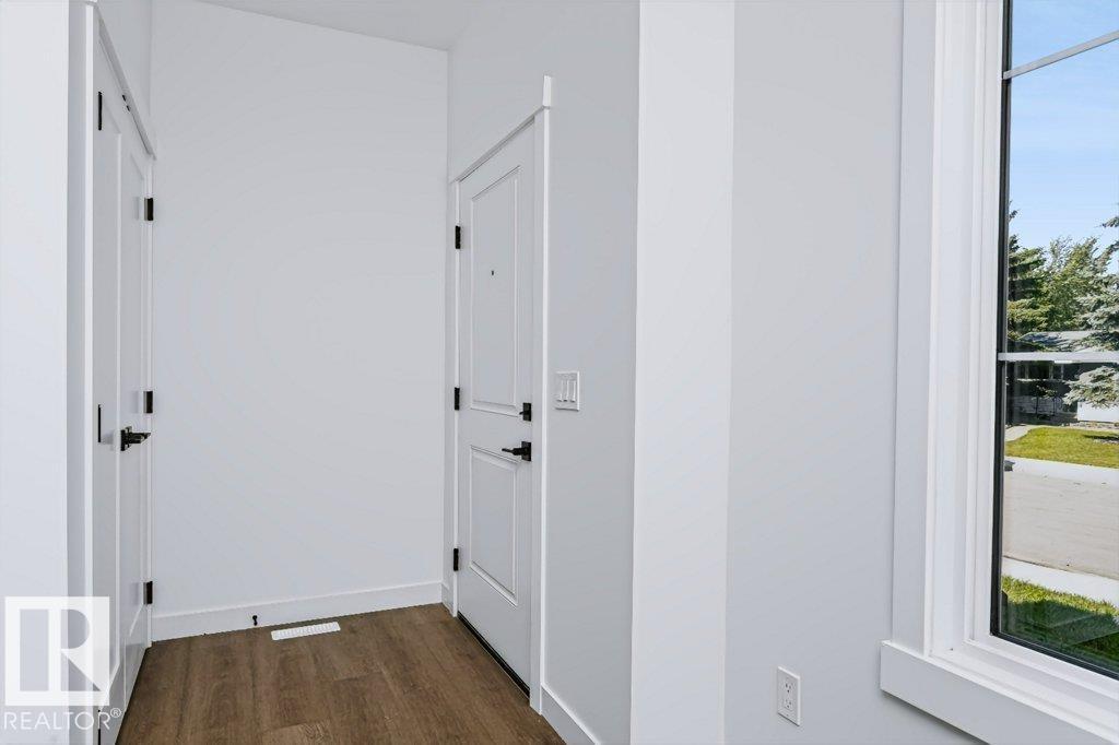 11307 46 Av Nw Property Photo 9