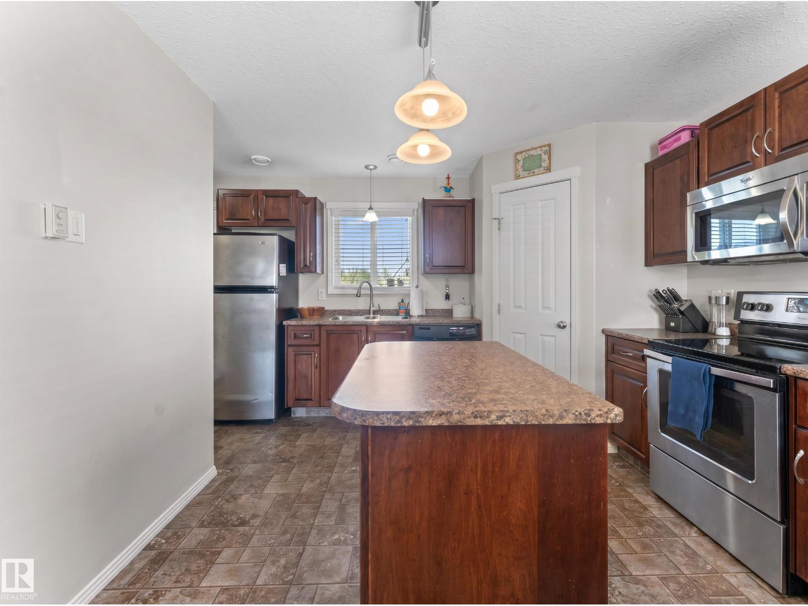 110 26 St Property Photo 15