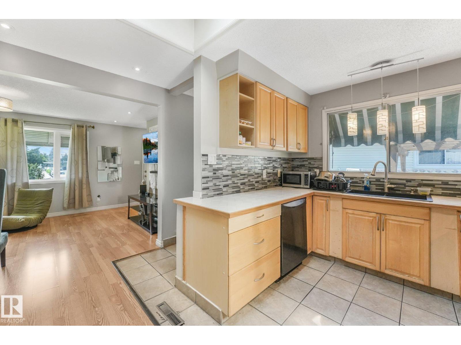 5914 91 Av Nw Property Photo 14