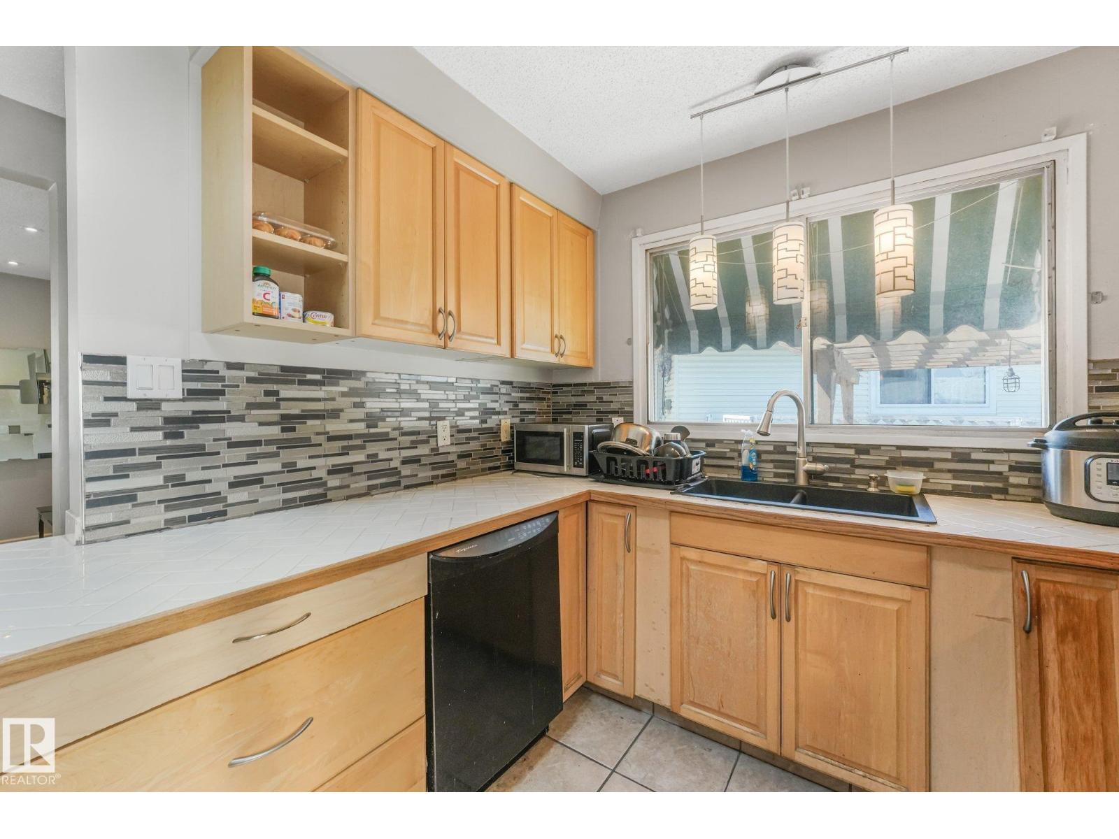 5914 91 Av Nw Property Photo 15
