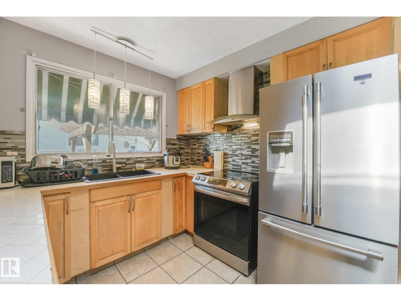 5914 91 Av Nw Property Photo 16