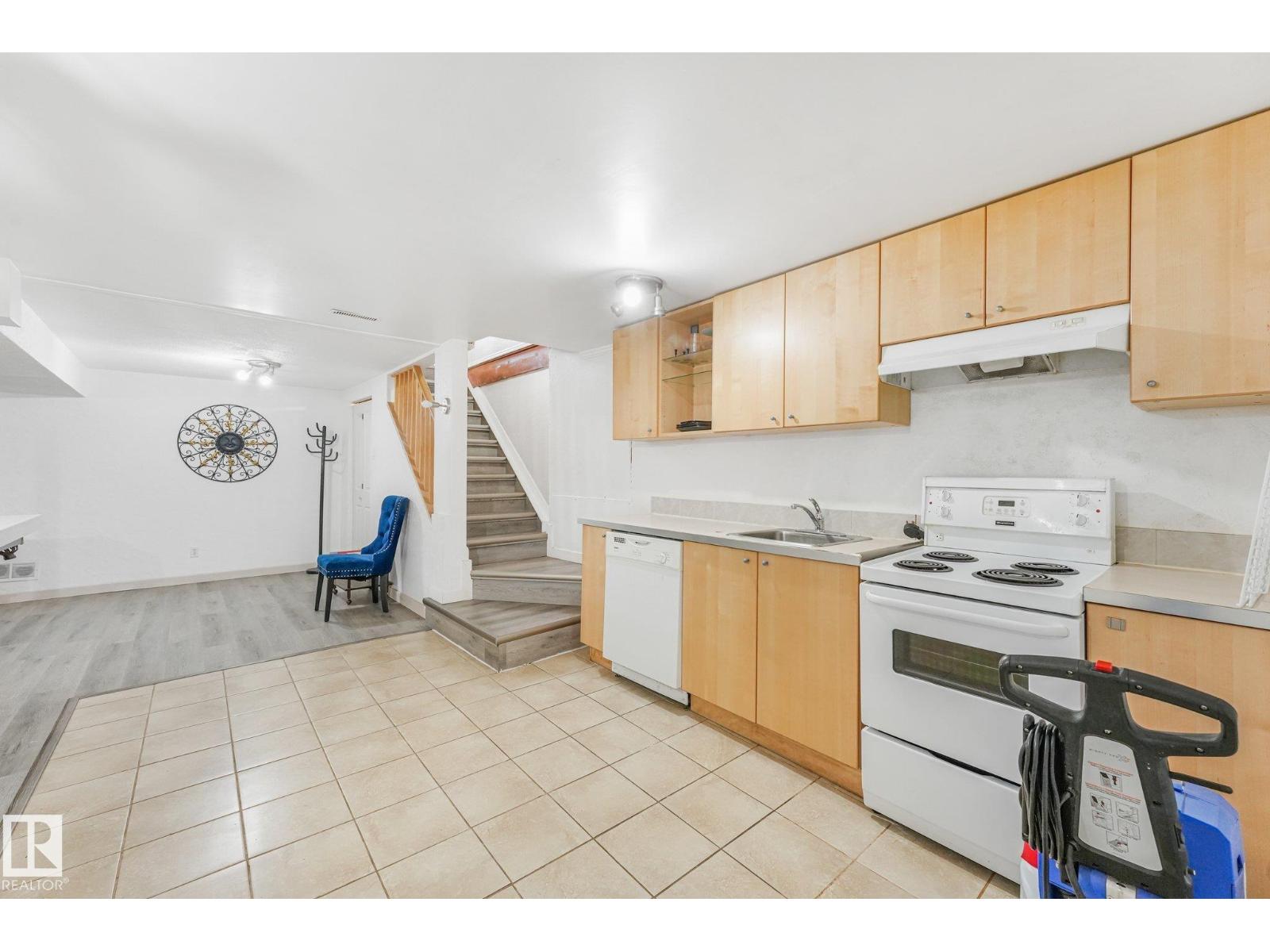 5914 91 Av Nw Property Photo 34
