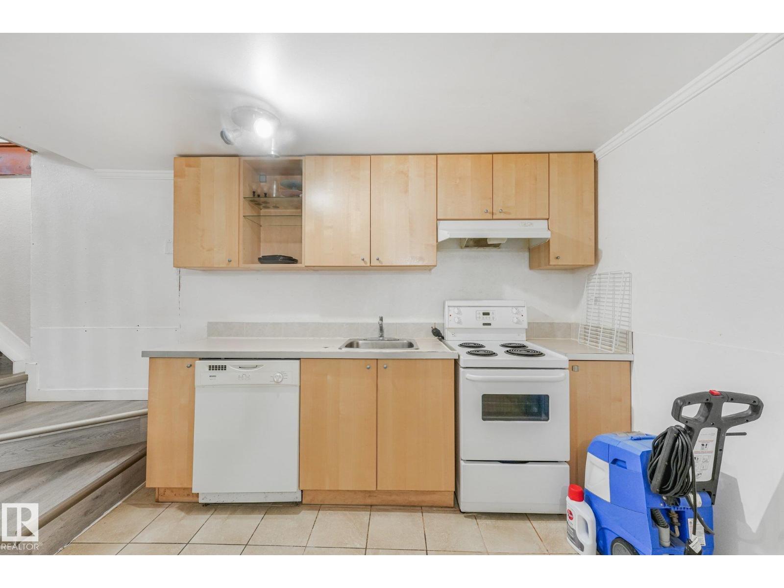 5914 91 Av Nw Property Photo 35