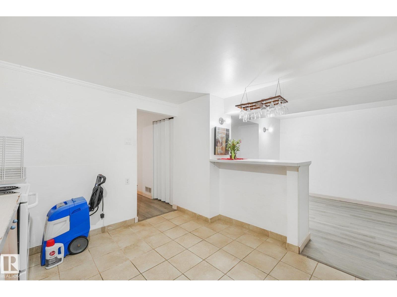 5914 91 Av Nw Property Photo 36