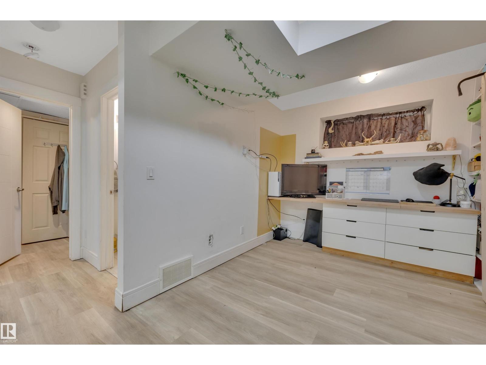 12205 112 Av Nw Property Photo 39