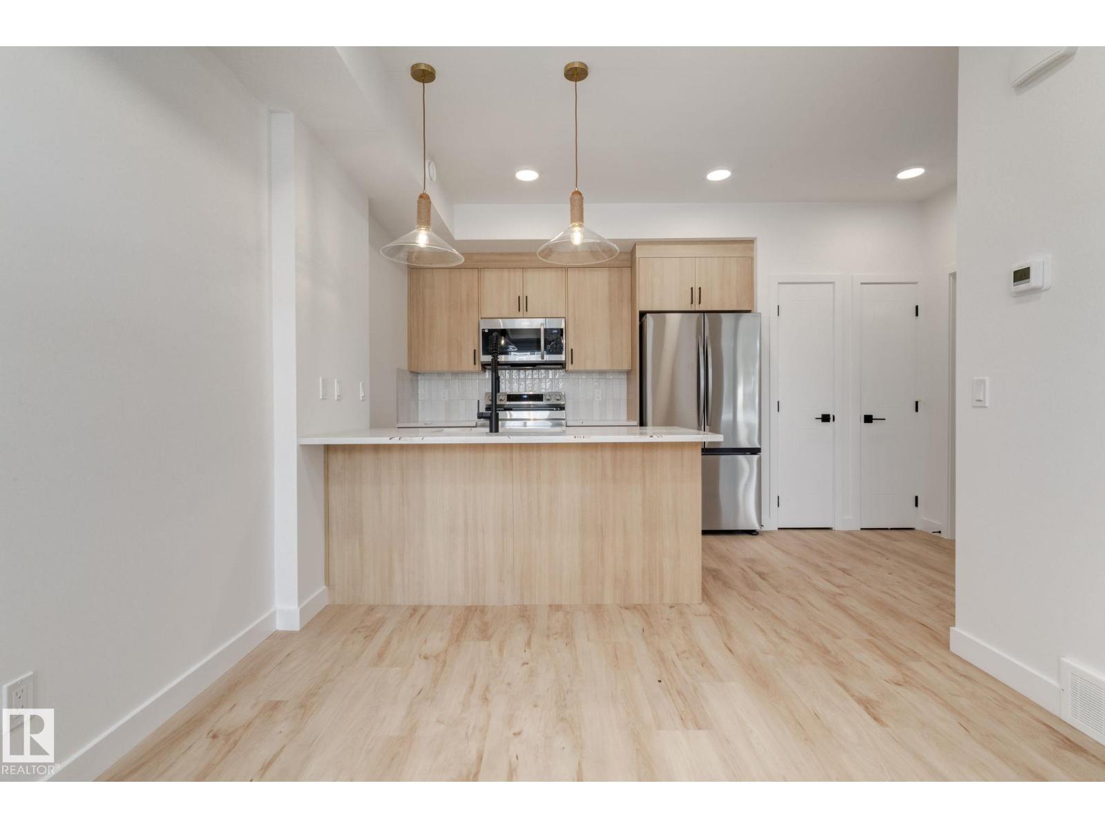 #1 16231 19 Av Sw Property Photo 6