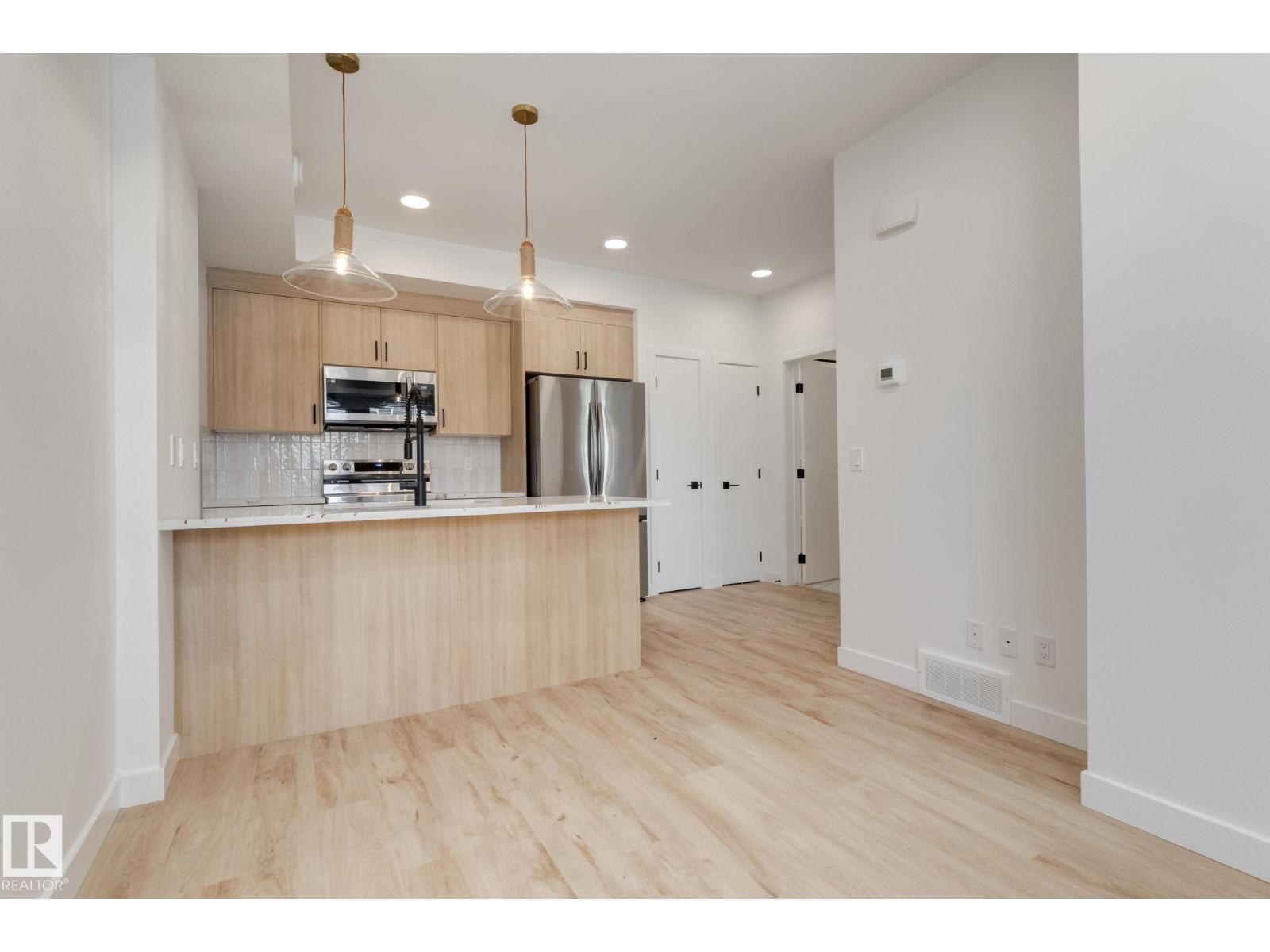 #1 16231 19 Av Sw Property Photo 7
