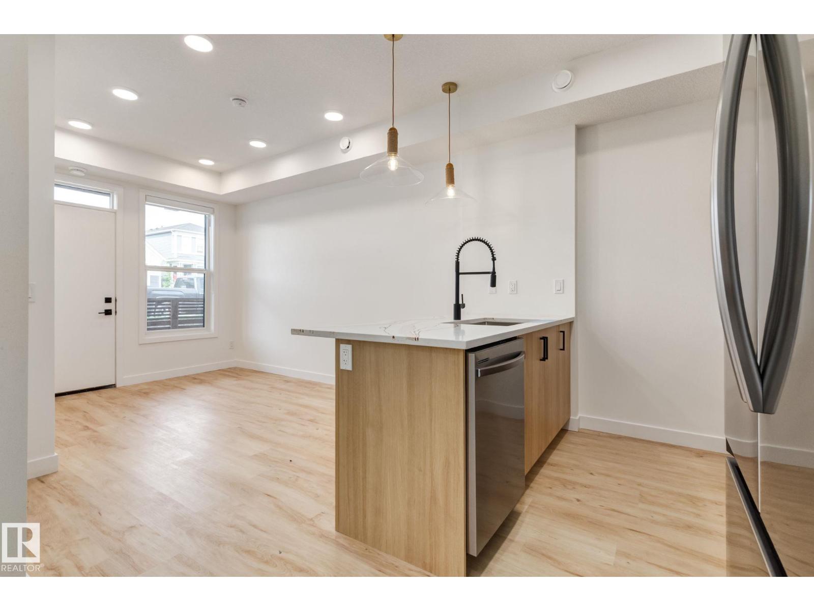 #1 16231 19 Av Sw Property Photo 17