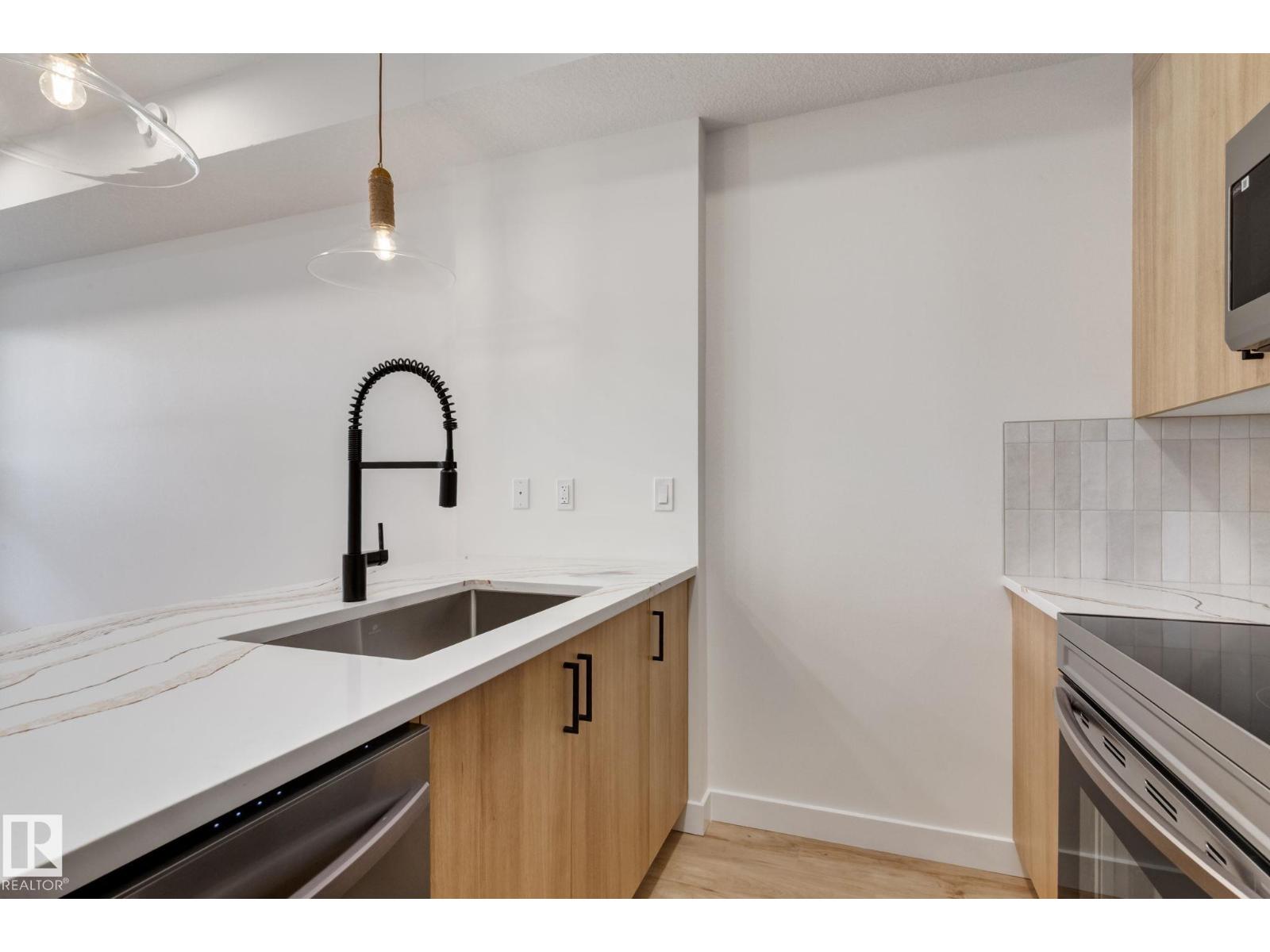 #1 16231 19 Av Sw Property Photo 19