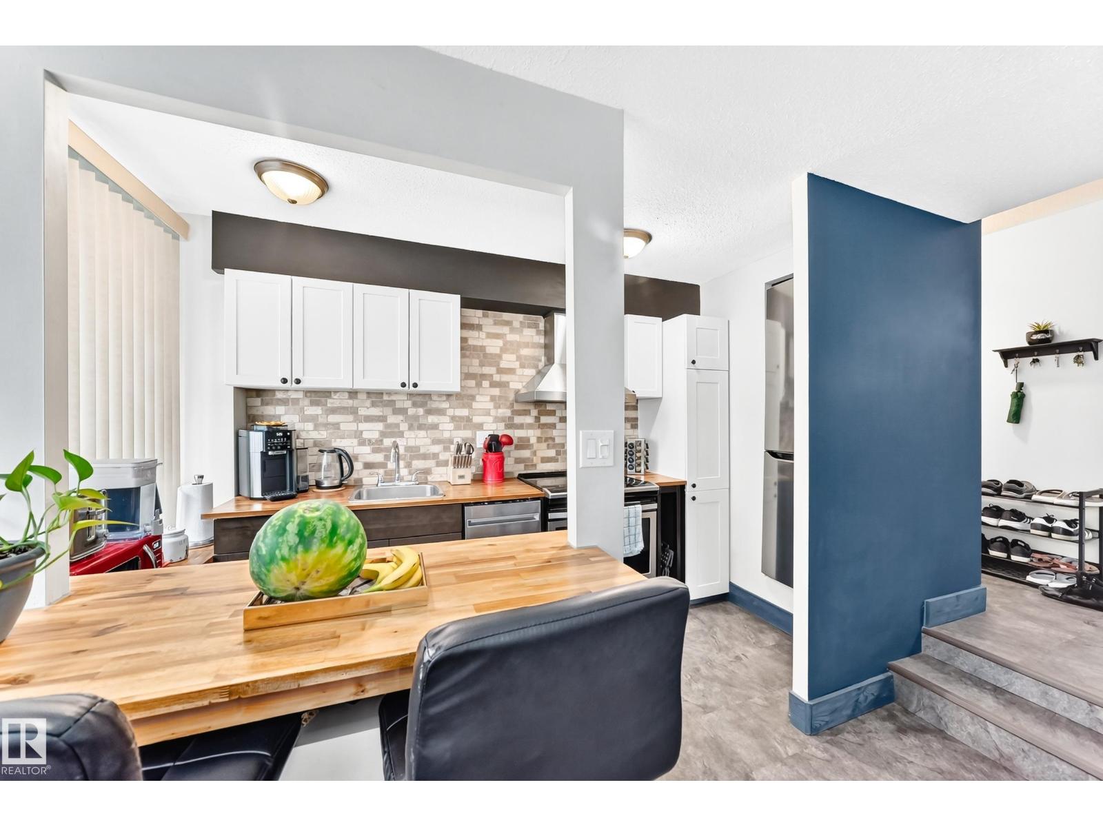 #230 10160 114 St Nw Property Photo 3