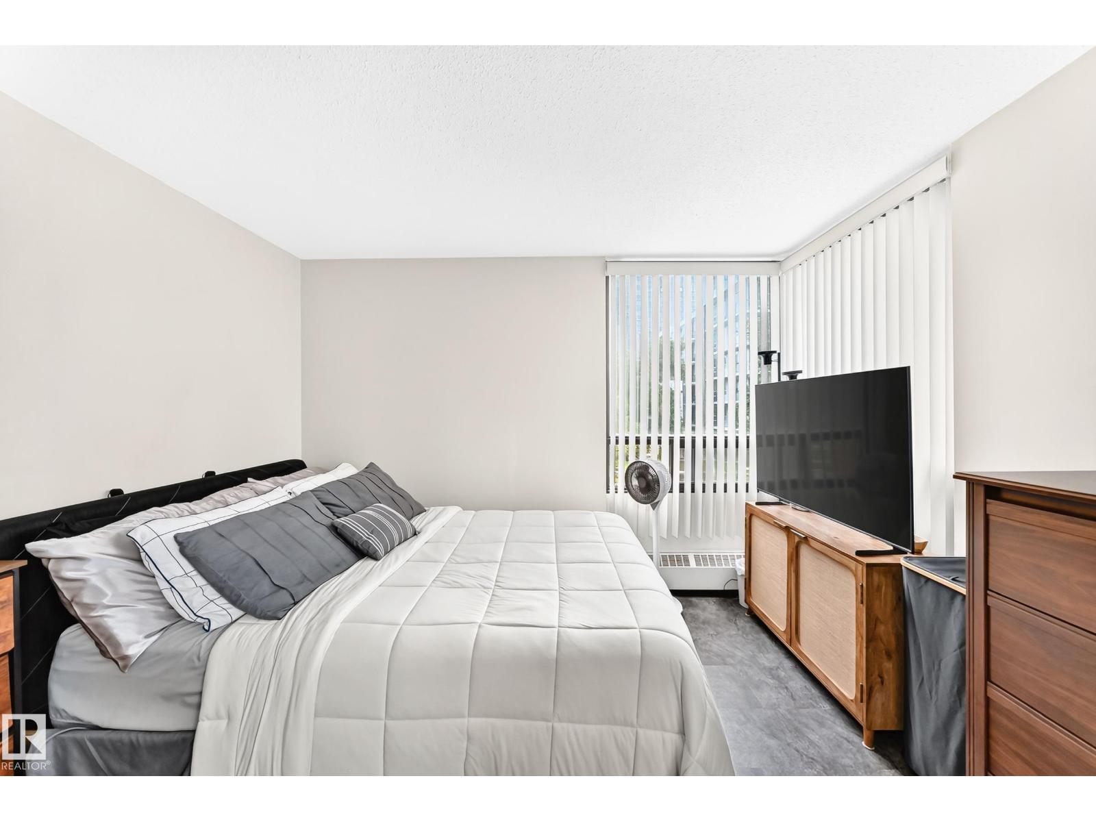 #230 10160 114 St Nw Property Photo 7