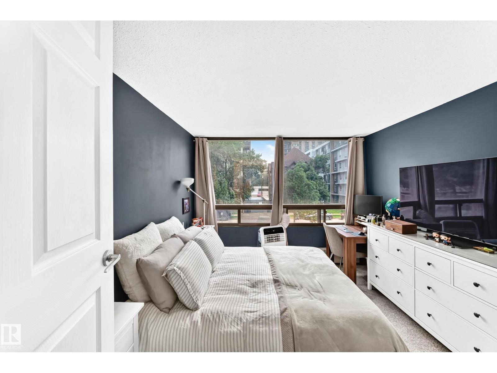 #230 10160 114 St Nw Property Photo 10