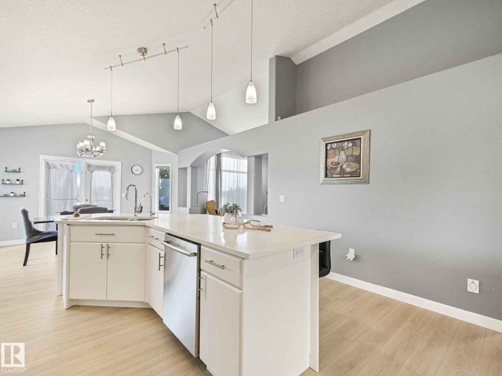 4115 58 St Property Photo 6