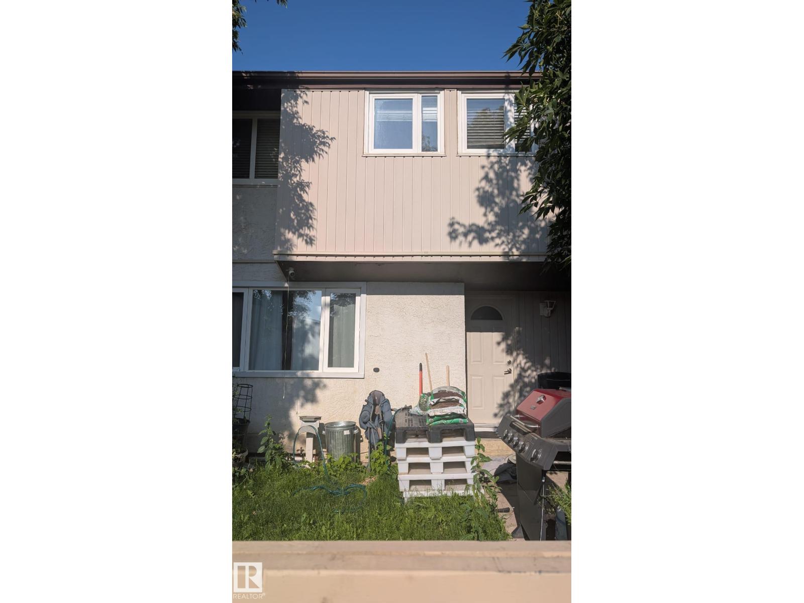 #10 14220 80 St Nw Property Photo 1