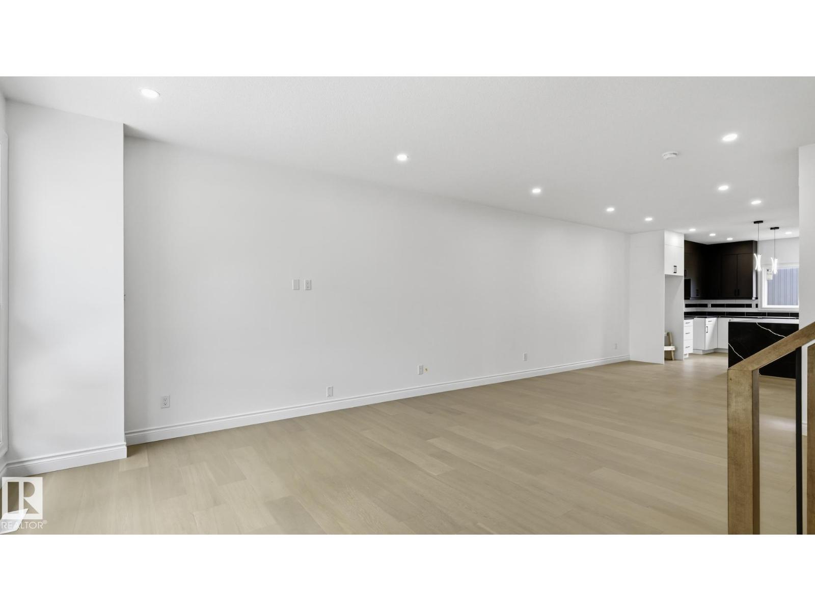 9226 94 St Nw Property Photo 2
